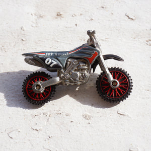 2007 Diecast HOT WHEELS New Models 11 of 36 Wastelander Motorcycle with Red Spokes