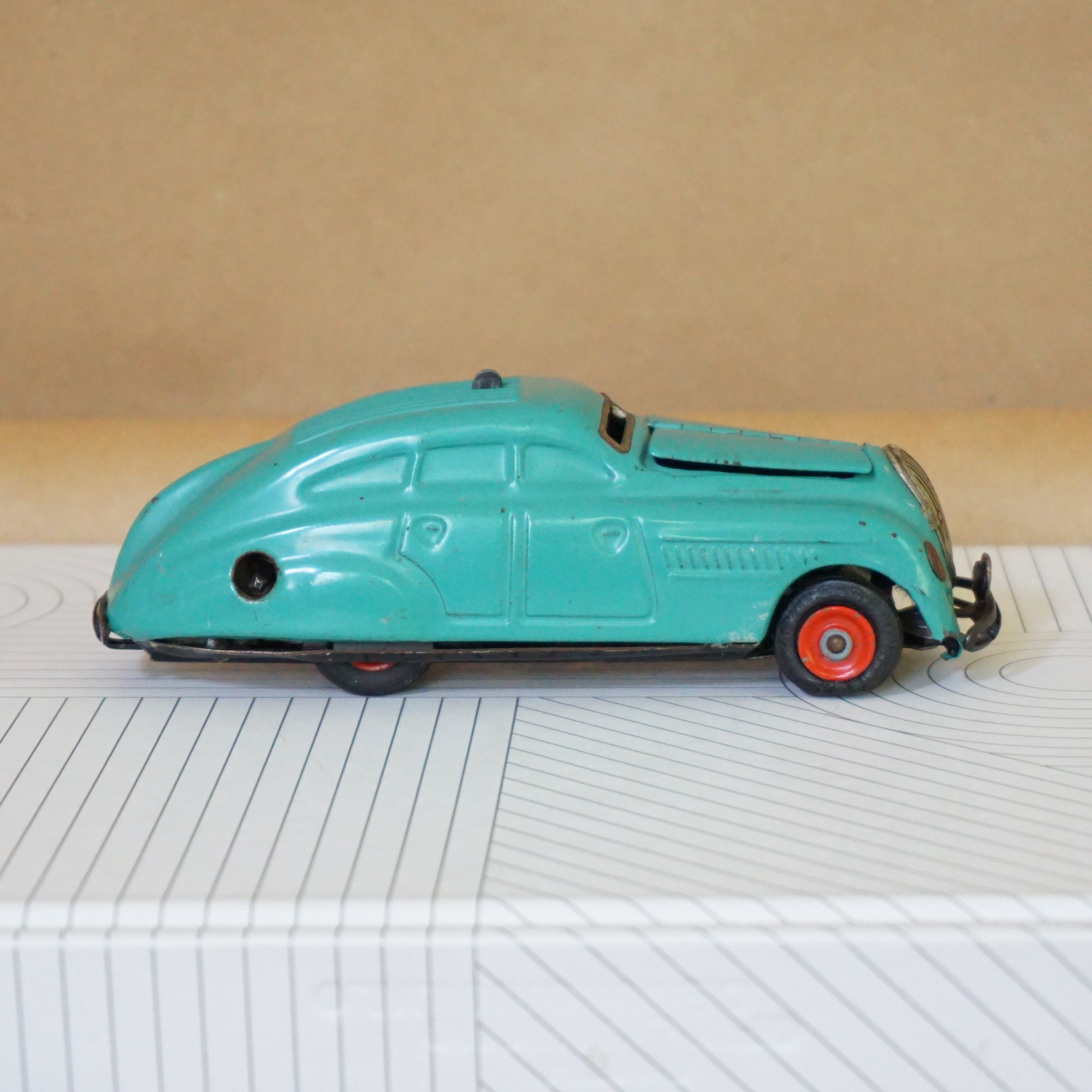 1930s–1940s SCHUCO "Kommando Anno 2000" Teal Wind-Up Car with Key. Made in Germany.
