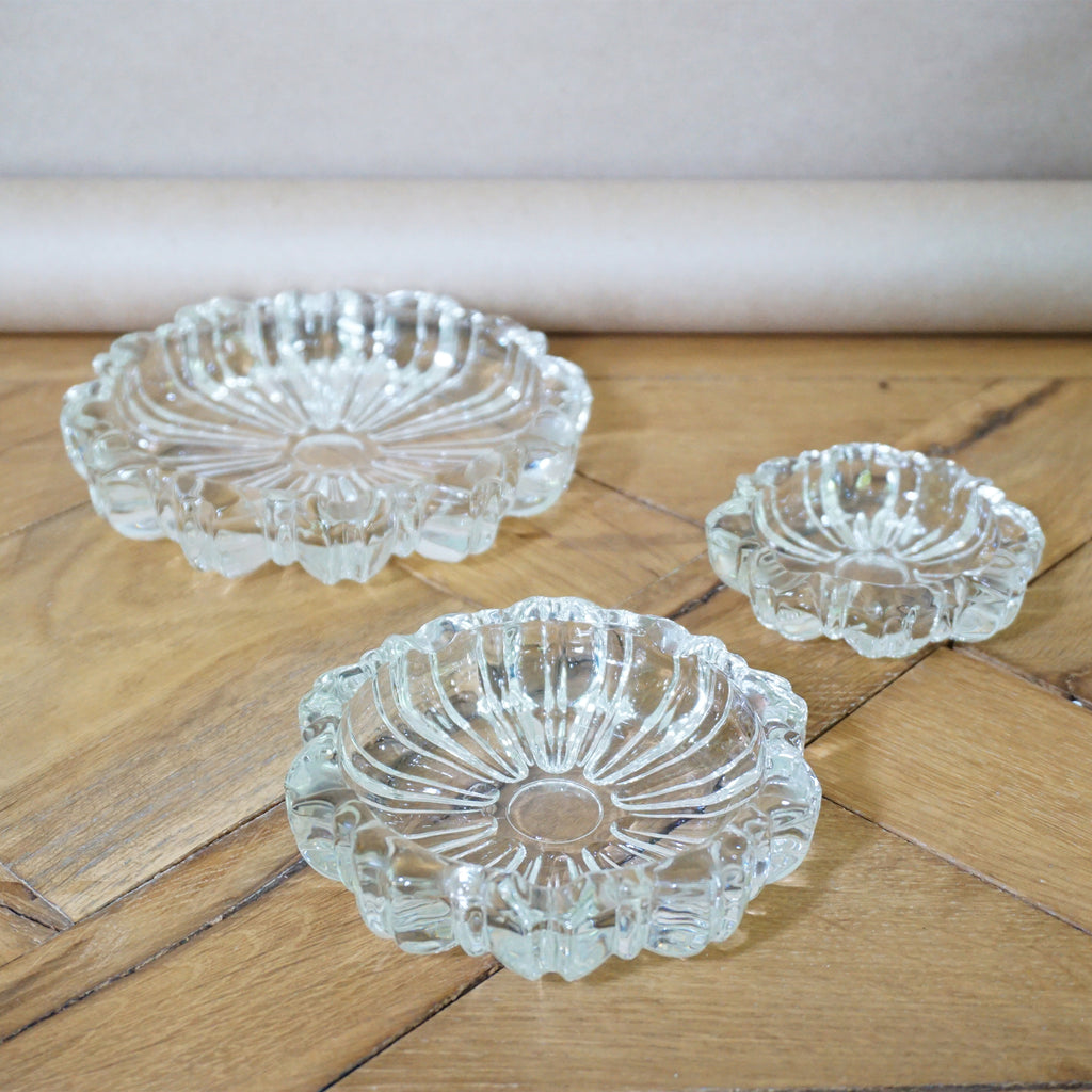 Vintage Set of 3 Varied Size Crystal Glass Ashtrays. Sunburst Flower Design. Made in USA.