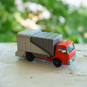 1966 Vintage MATCHBOX No. 7: Red and Grey Ford Refuse Truck. Made in England by Lesney.