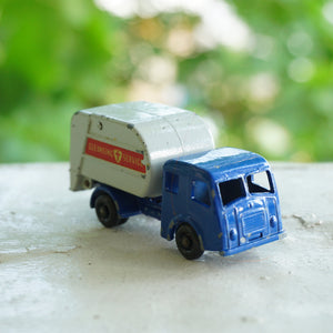 1963 Vintage MATCHBOX No. 15: Tippax Refuse Collector CLEANSING SERVICE. Made in England by Lesney.
