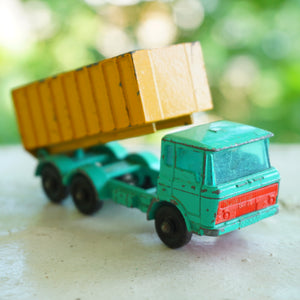 1968 Vintage MATCHBOX Series No. 47C: Tipper Container Truck DAF (A). Made in England by Lesney.