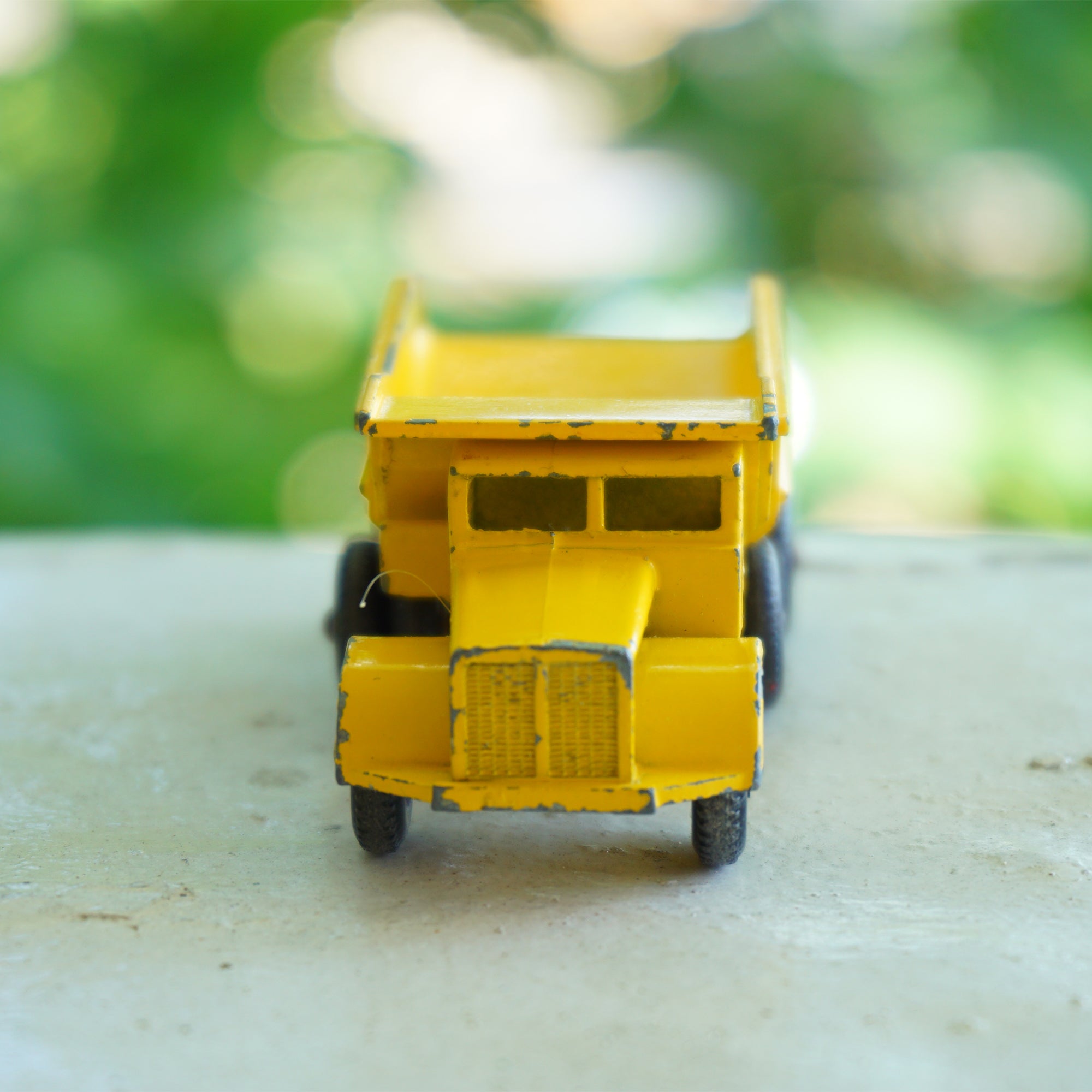 1963 Vintage MATCHBOX Series No. 6: Euclid Dump Truck. Made in England by Lesney.