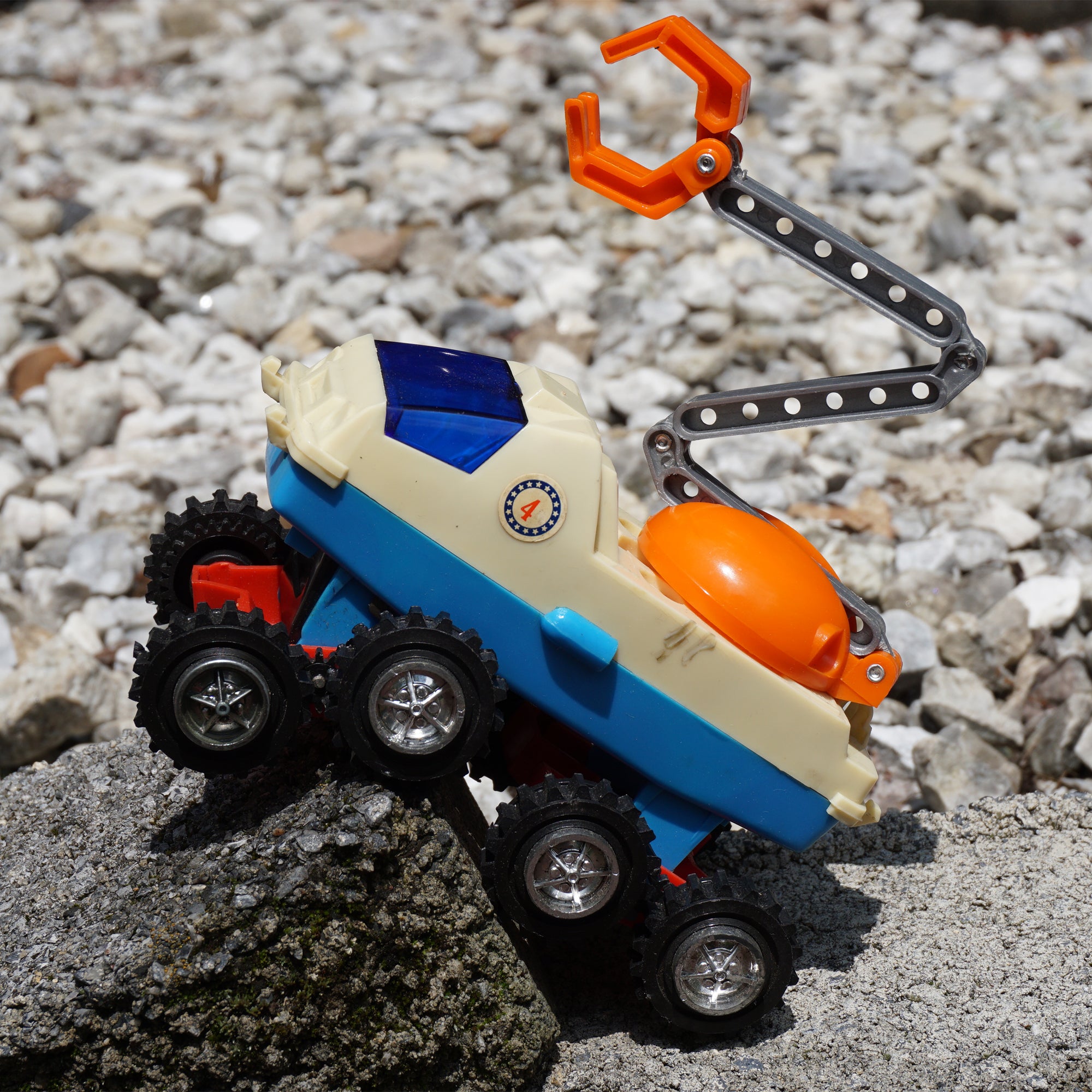 1970s Rare Vintage SPACE ROVER #4 Space Craft Grabber Climbing 8-Wheel Vehicle