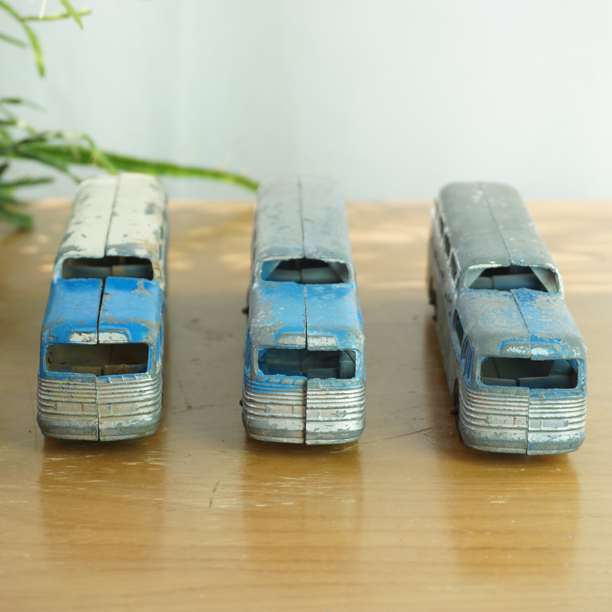 1955 Set of 3 Vintage Diecast TOOTSIETOY GMC Scenicruiser Greyhound Bus. Two Early Versions. Made in Chicago, USA.