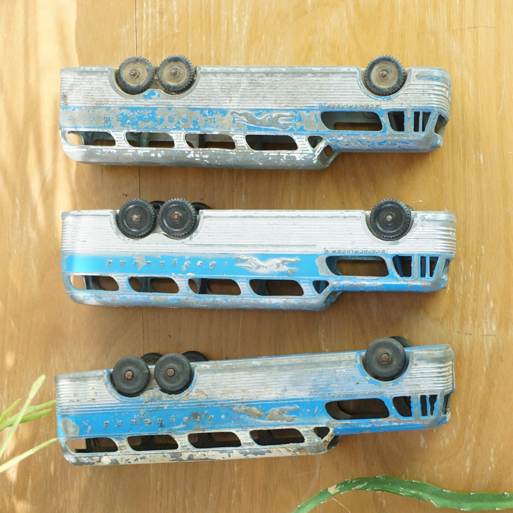 1955 Set of 3 Vintage Diecast TOOTSIETOY GMC Scenicruiser Greyhound Bus. Two Early Versions. Made in Chicago, USA.