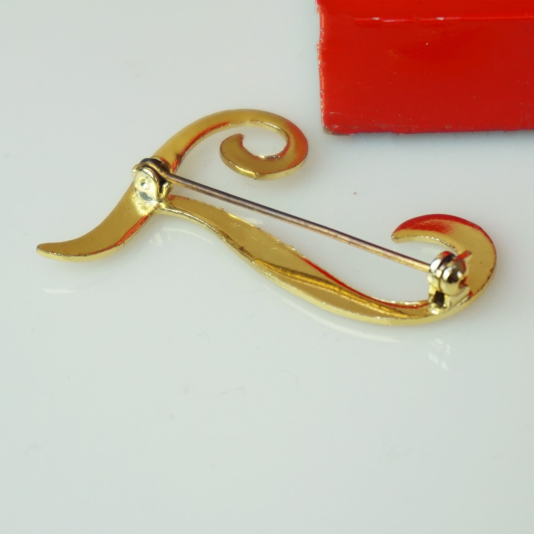1980s Vintage Gold Toned 'J' Initial Letter Brooch