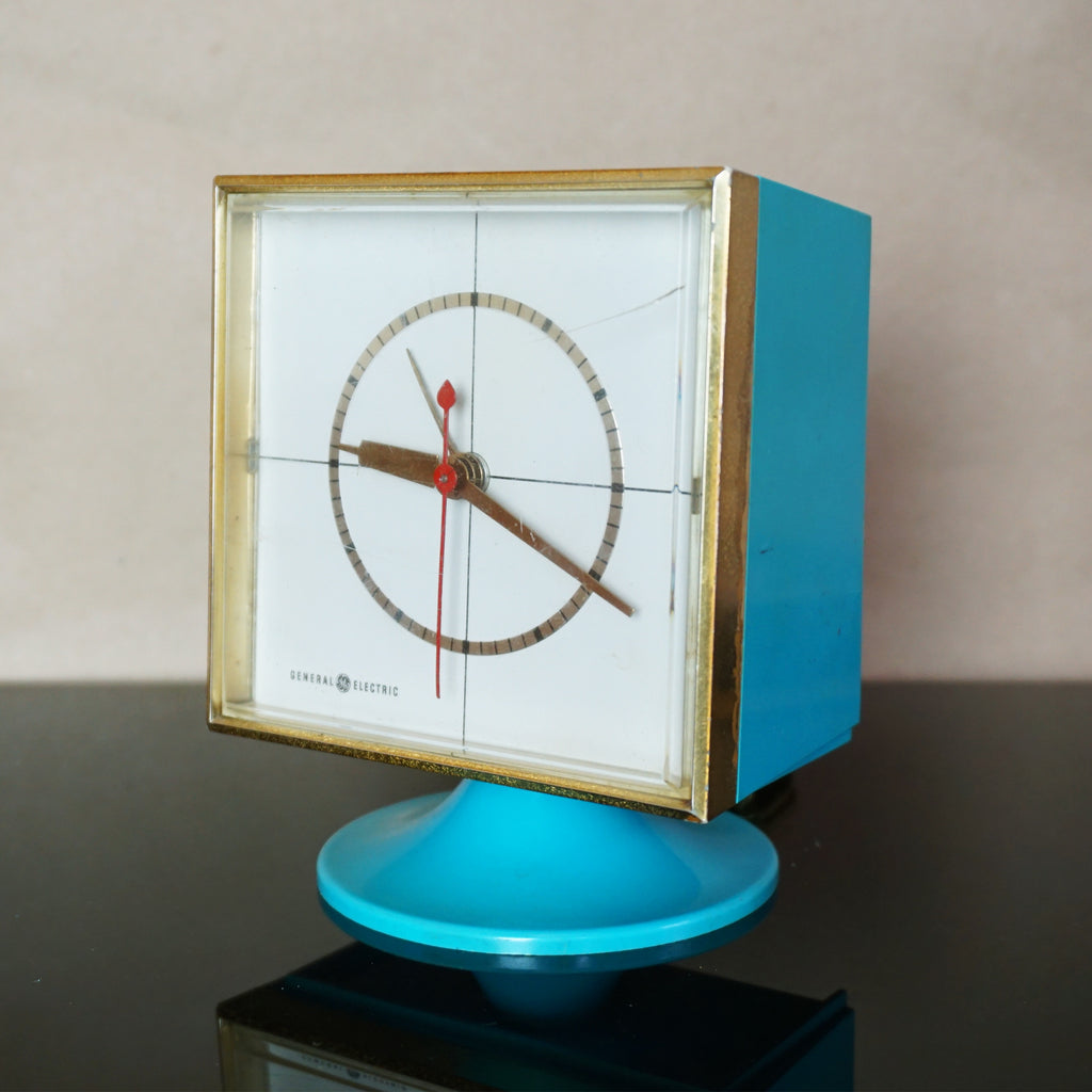 1970s Retro Vintage General Electric Blue Alarm Clock, Model: 7343. Made in U.S.A.