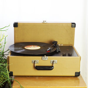 2000s Vintage CROSLEY Model: CR49-TW Tan Suitcase Turntable / Record Player