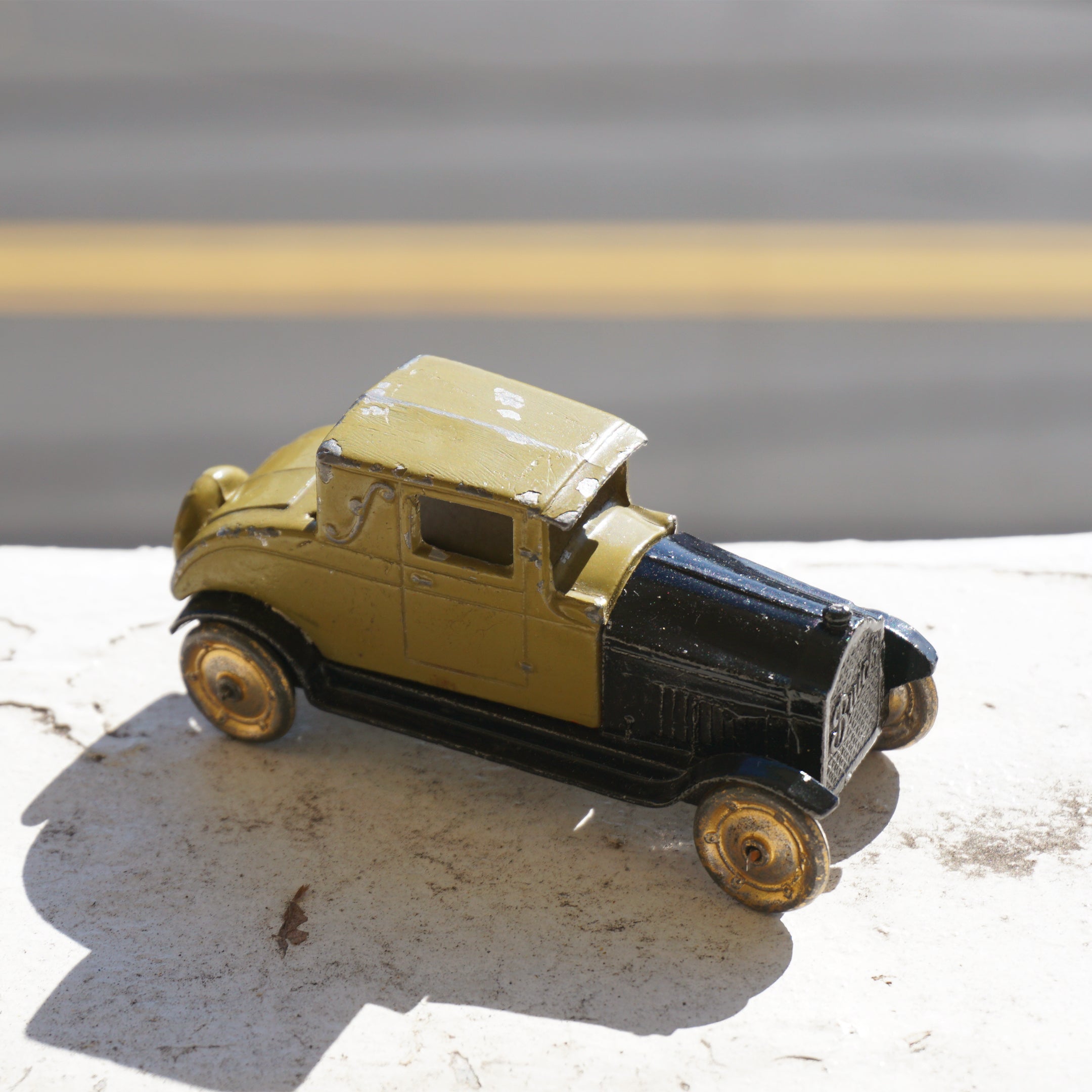 1927 Antique Diecast TOOTSIETOY GM Series Buick Coupe Toy Car. No 
