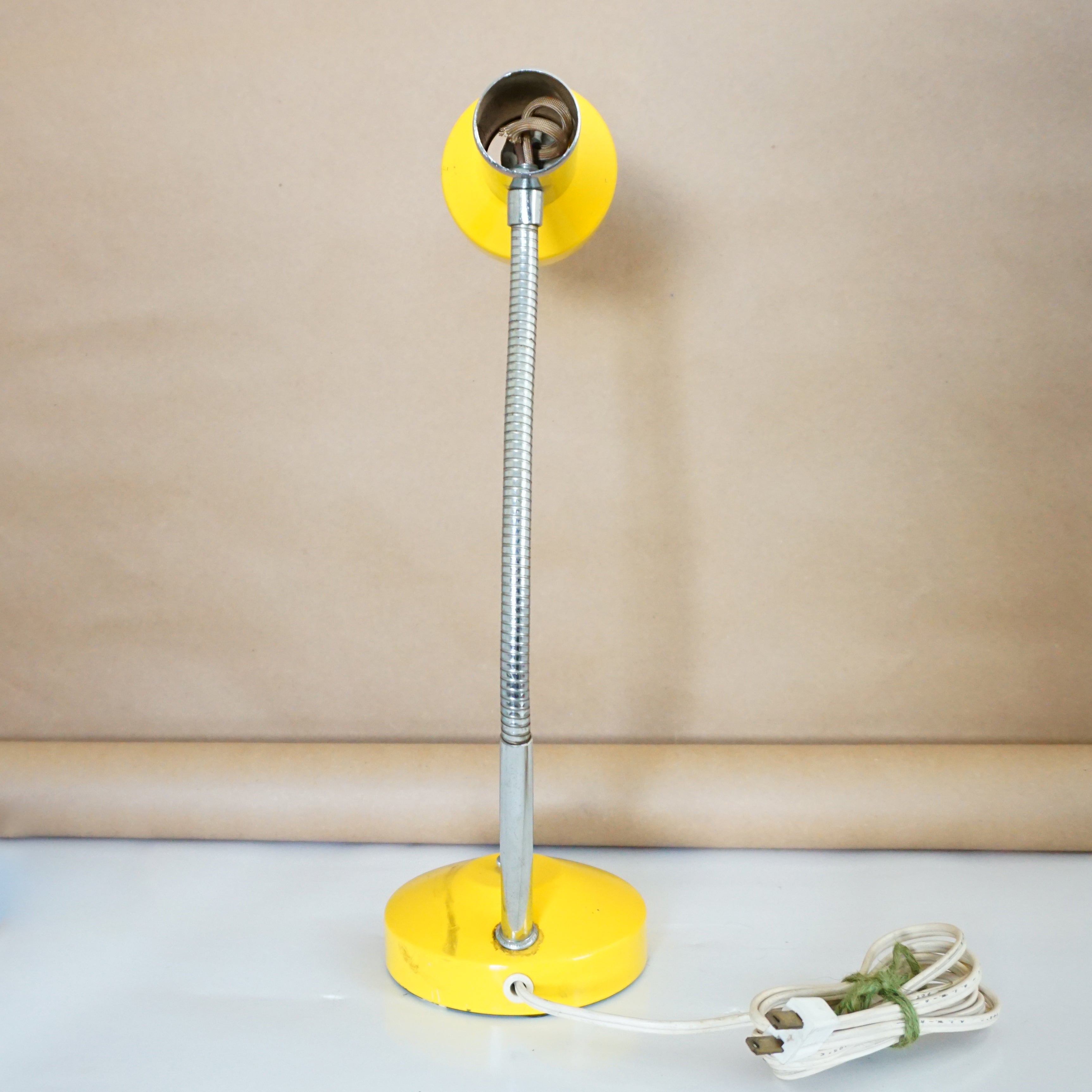 Vintage UNDERWRITERS LABORATORY Portable Yellow Desk Lamp. Listed